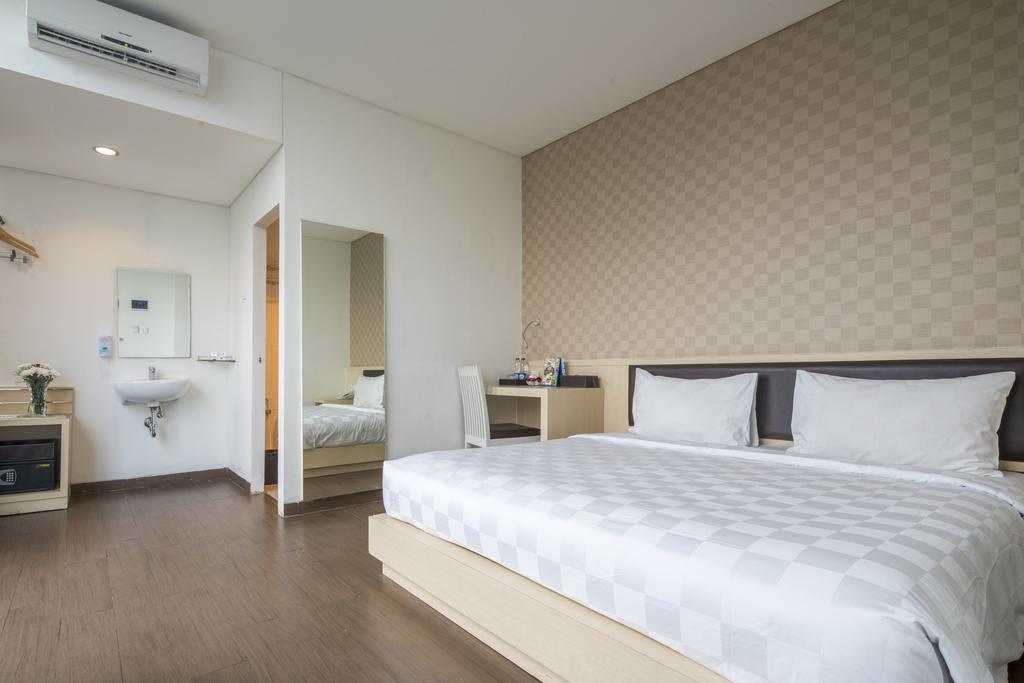 Hotel 88 Grogol Jakarta By Wh Exterior foto