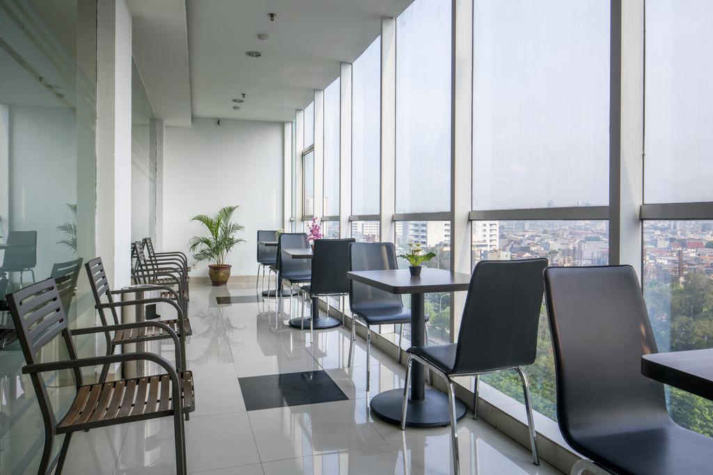 Hotel 88 Grogol Jakarta By Wh Exterior foto