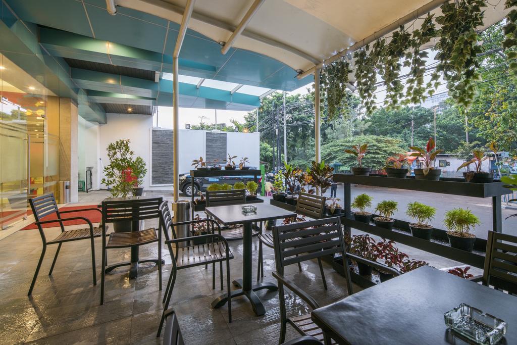 Hotel 88 Grogol Jakarta By Wh Exterior foto