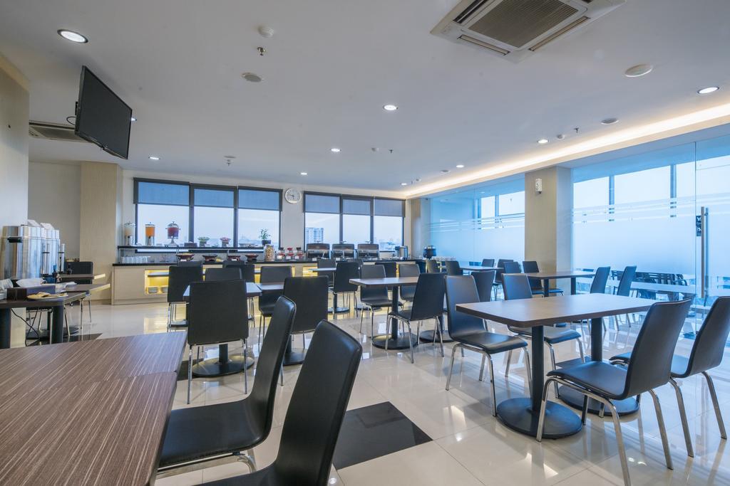 Hotel 88 Grogol Jakarta By Wh Exterior foto