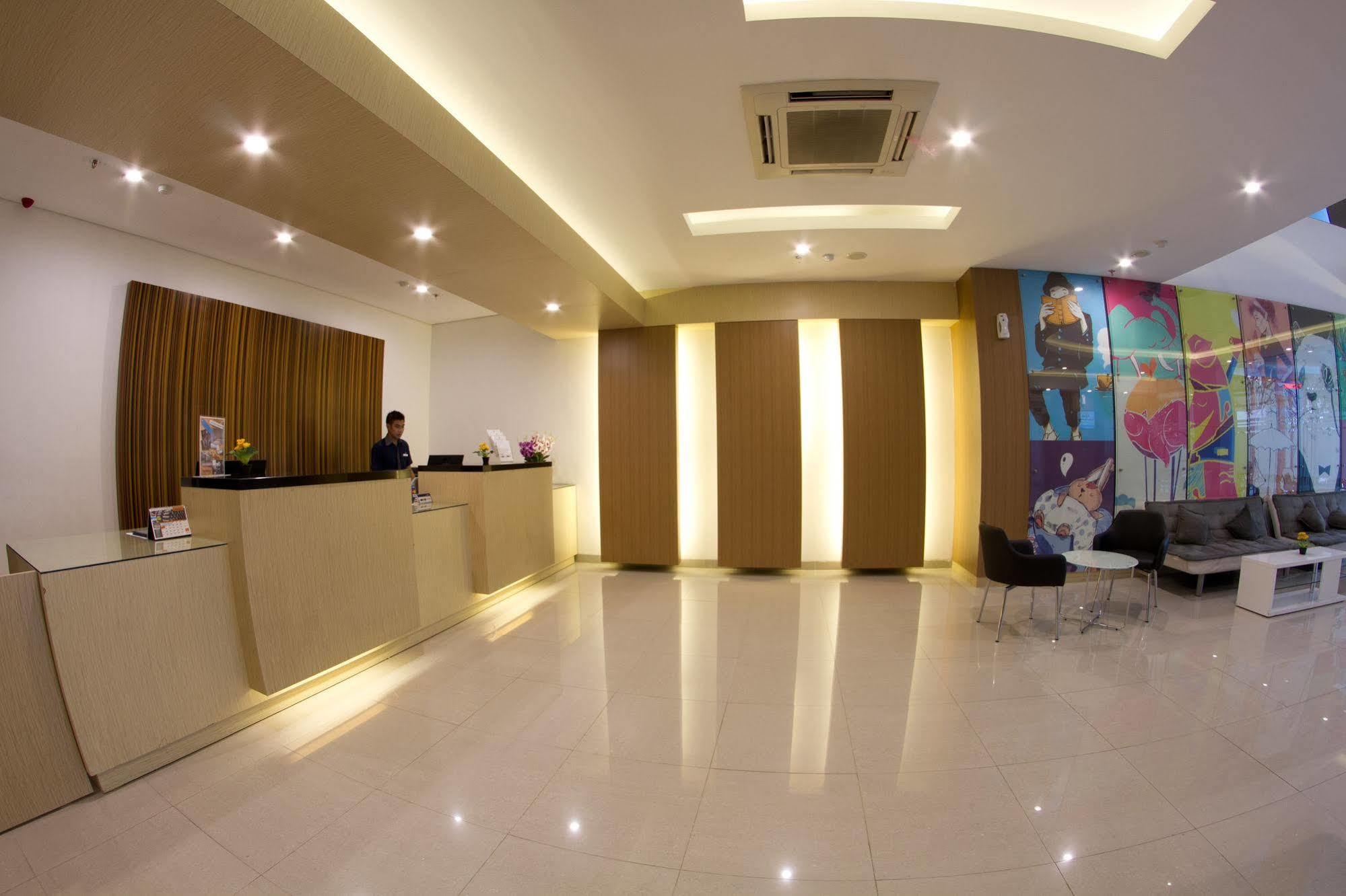 Hotel 88 Grogol Jakarta By Wh Exterior foto