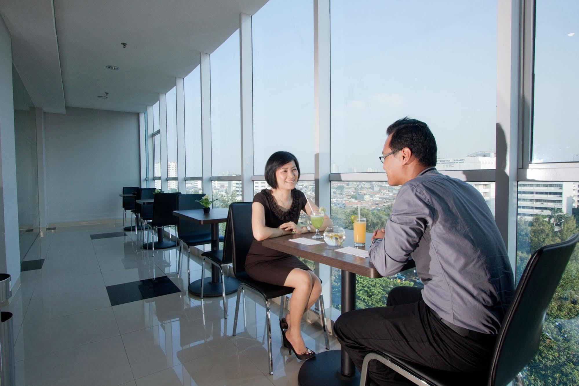 Hotel 88 Grogol Jakarta By Wh Exterior foto
