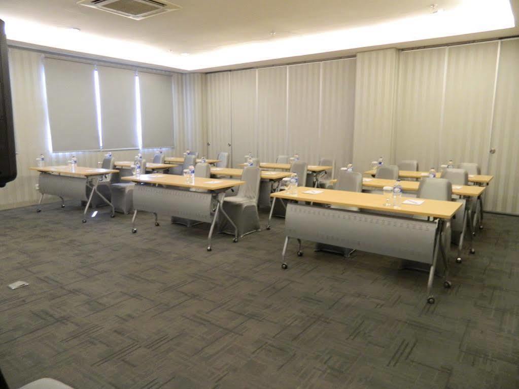 Hotel 88 Grogol Jakarta By Wh Exterior foto
