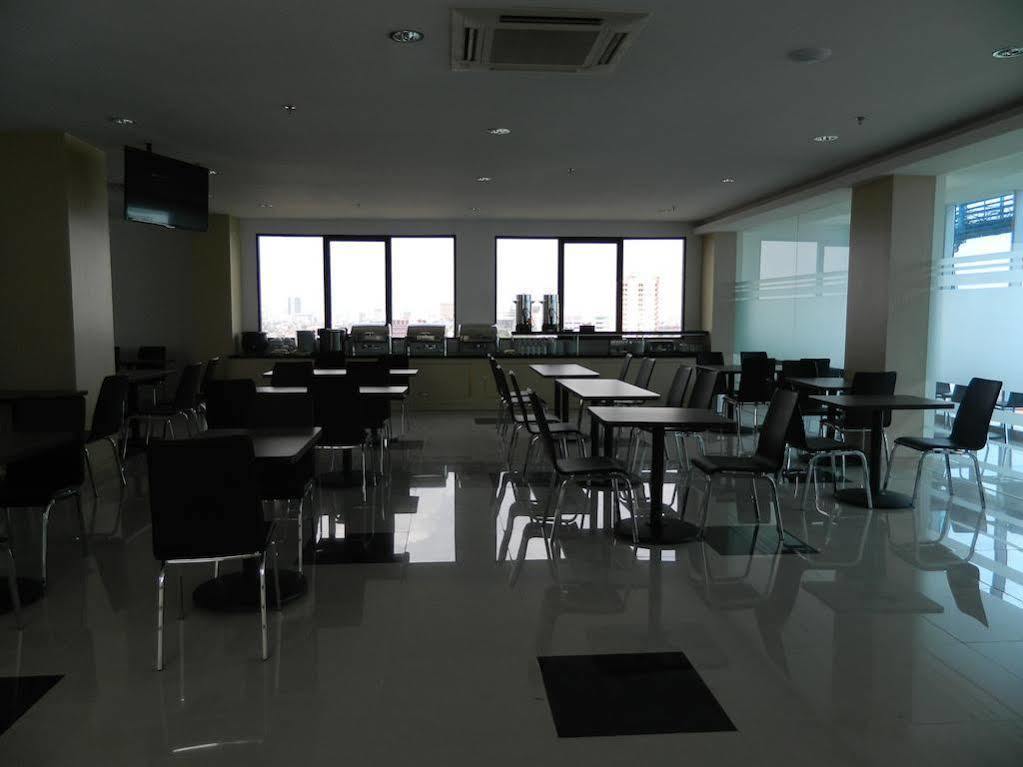 Hotel 88 Grogol Jakarta By Wh Exterior foto