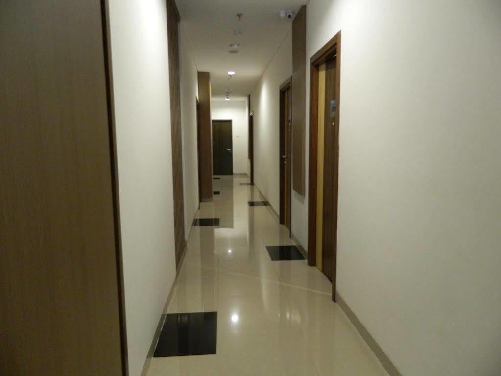 Hotel 88 Grogol Jakarta By Wh Exterior foto